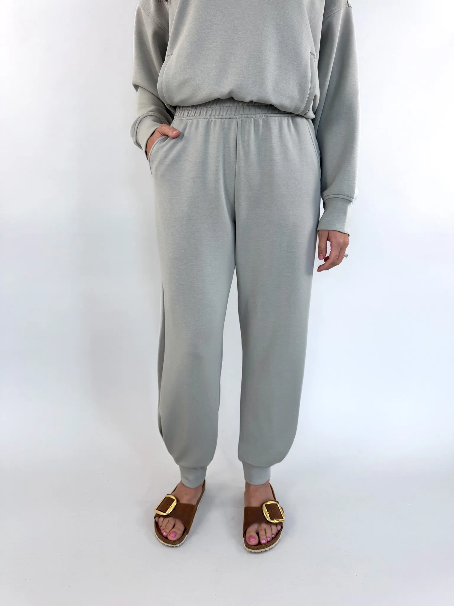 Rae Modal Scuba Jogger